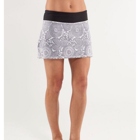 Lululemon Pace Setter Skirt Beachy Floral White Fossil / Black 4 - Picture 2 of 11